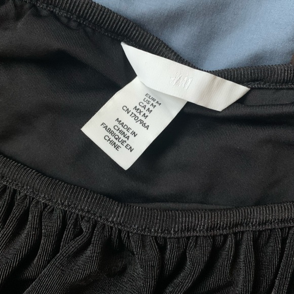 H&M Off the Shoulder Top - Picture 3 of 3